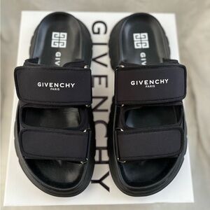 Givenchy - Men’s sandals excellent condition